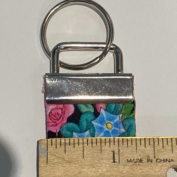 Choose 1 New Handmade Fabric Wristlet KeyChain Ring Fob Mary Engelbreit Floral - Picture 3 of 7